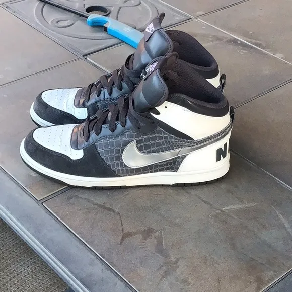 Nike hi top 2009 silver grayish tones size 12 used conditions