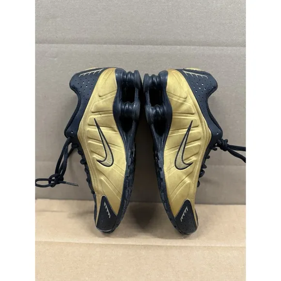 Nike Shox R4 Metallic Gold Black Shoes Men's 7.5 Women's 8.5-9  104265-702