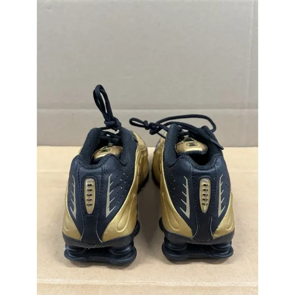 Nike Shox R4 Metallic Gold Black Shoes Men's 7.5 Women's 8.5-9  104265-702