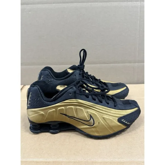 Nike Shox R4 Metallic Gold Black Shoes Men's 7.5 Women's 8.5-9  104265-702