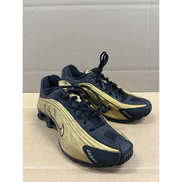 Nike Shox R4 Metallic Gold Black Shoes Men's 7.5 Women's 8.5-9  104265-702
