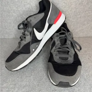 Nike Venture Runner - Black Gray Suede 3480 Men’s Sz 11.5 CK2944-004