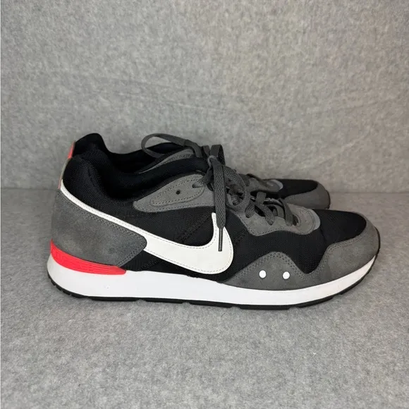 Nike Venture Runner - Black Gray Suede 3480 Men’s Sz 11.5 CK2944-004