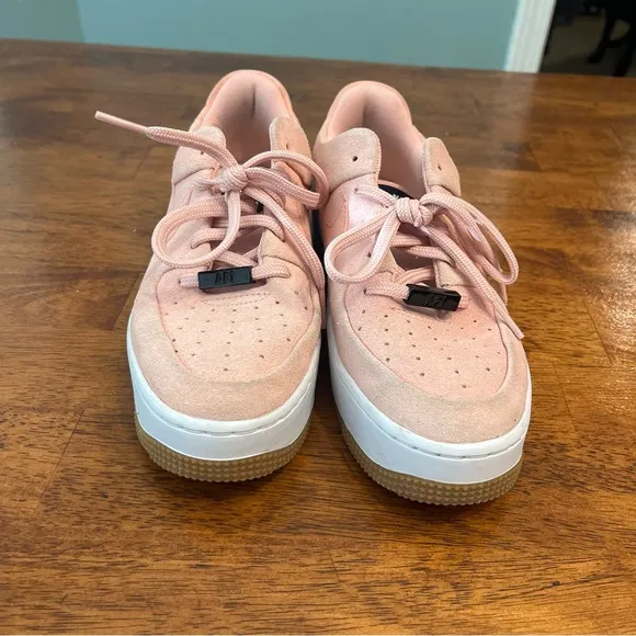 Nike Women’s Air Force 1 Sage Low Suede Platform pink shoes size 6.5