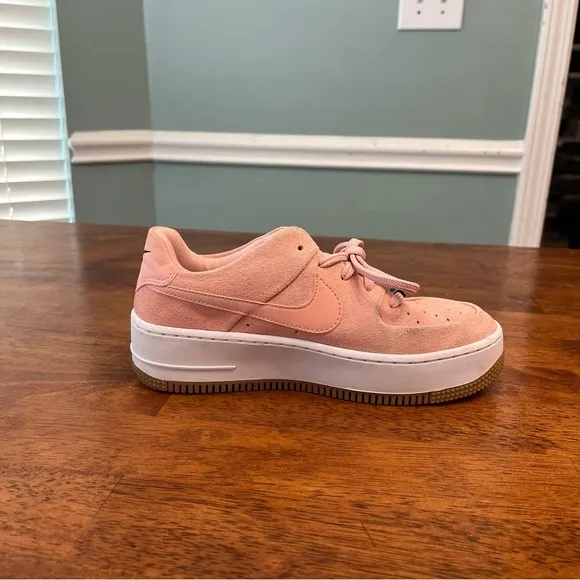 Nike Women’s Air Force 1 Sage Low Suede Platform pink shoes size 6.5