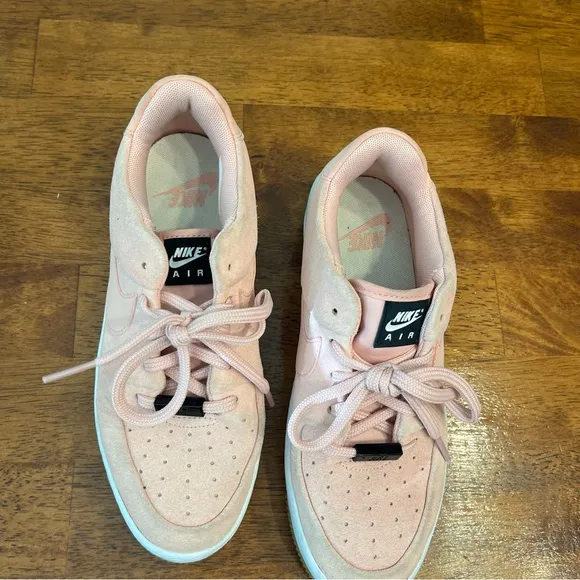 Nike Women’s Air Force 1 Sage Low Suede Platform pink shoes size 6.5