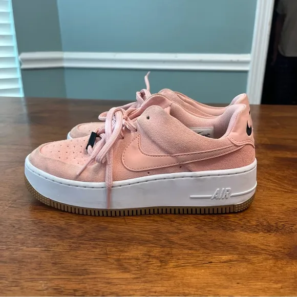 Nike Women’s Air Force 1 Sage Low Suede Platform pink shoes size 6.5