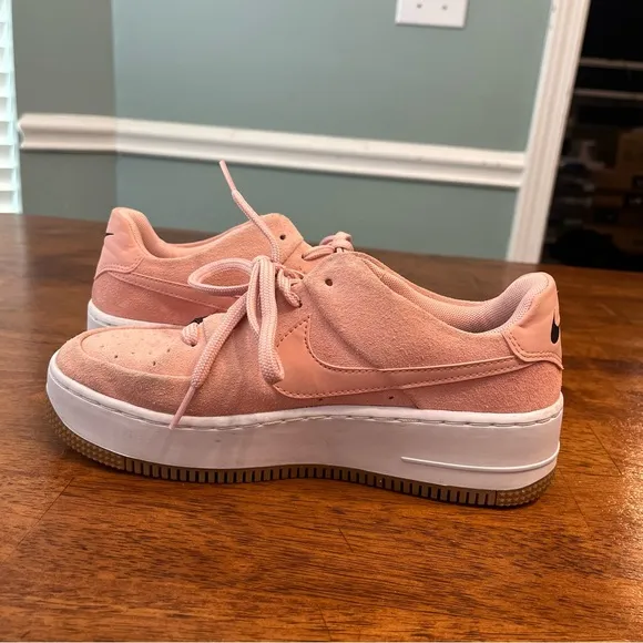 Nike Women’s Air Force 1 Sage Low Suede Platform pink shoes size 6.5