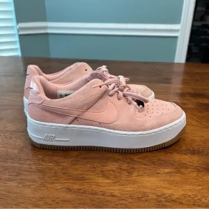 Nike Women’s Air Force 1 Sage Low Suede Platform pink shoes size 6.5