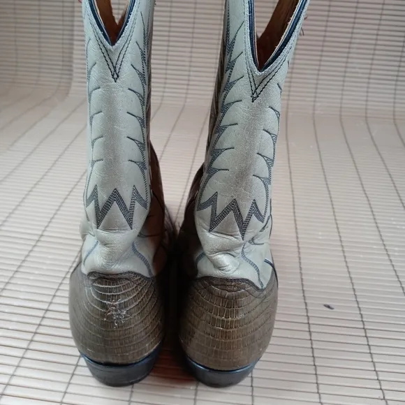 Nocona men's sz 8.5D brown iguana lizard boots Overall good condition. Some hee