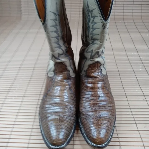 Nocona men's sz 8.5D brown iguana lizard boots Overall good condition. Some hee