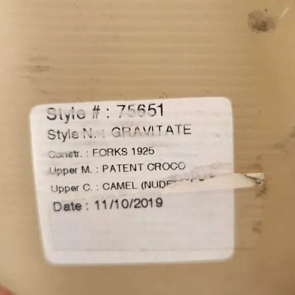 NWOB Carvela Gravitate Croc Embossed Heel Sandals Size 10 in Nude Tan