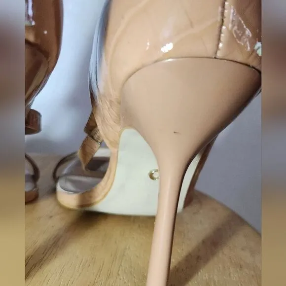 NWOB Carvela Gravitate Croc Embossed Heel Sandals Size 10 in Nude Tan