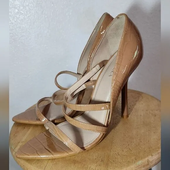 NWOB Carvela Gravitate Croc Embossed Heel Sandals Size 10 in Nude Tan