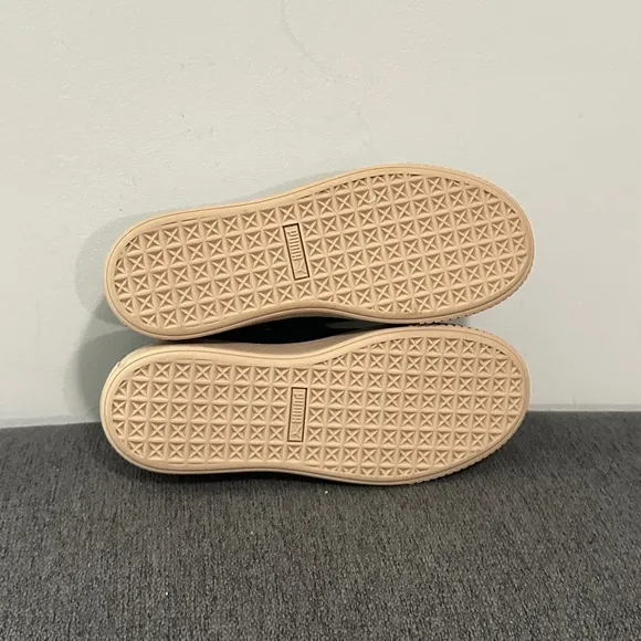 NWOB Puma Basket Navy Sneakers
