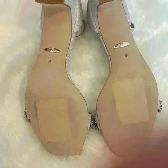 NWOT Badgley Mischka Alison Women Leather Ankle Strap Heel Sandals