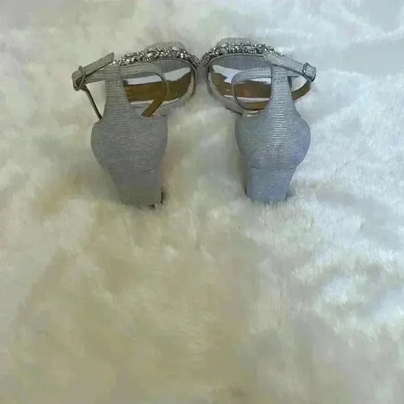 NWOT Badgley Mischka Alison Women Leather Ankle Strap Heel Sandals