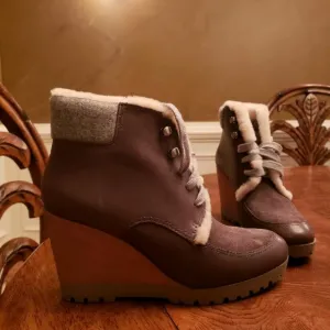 NWOT Cole Haan Gray Taupe Leather Fur Lined Lace Up Ankle Shoes Boots Size 8