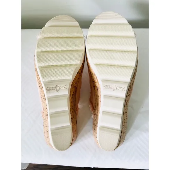 NWOT MINNETONKA Pink York Blush Wedge Sandals Size 9