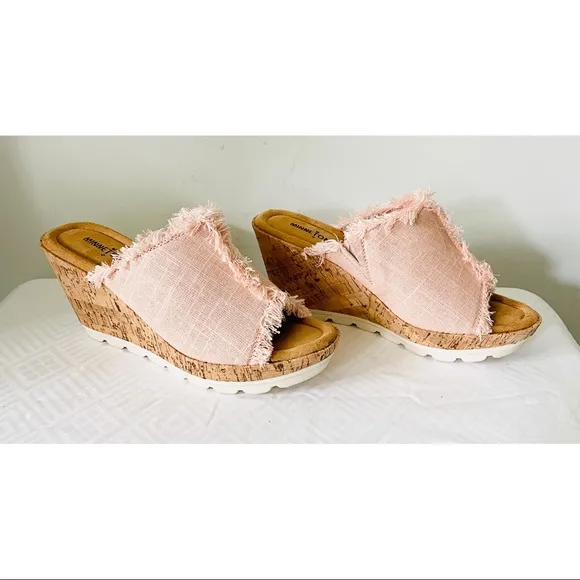 NWOT MINNETONKA Pink York Blush Wedge Sandals Size 9