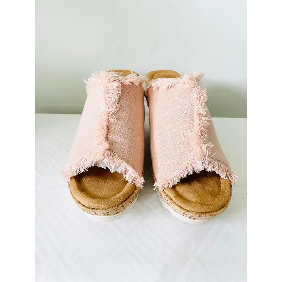 NWOT MINNETONKA Pink York Blush Wedge Sandals Size 9