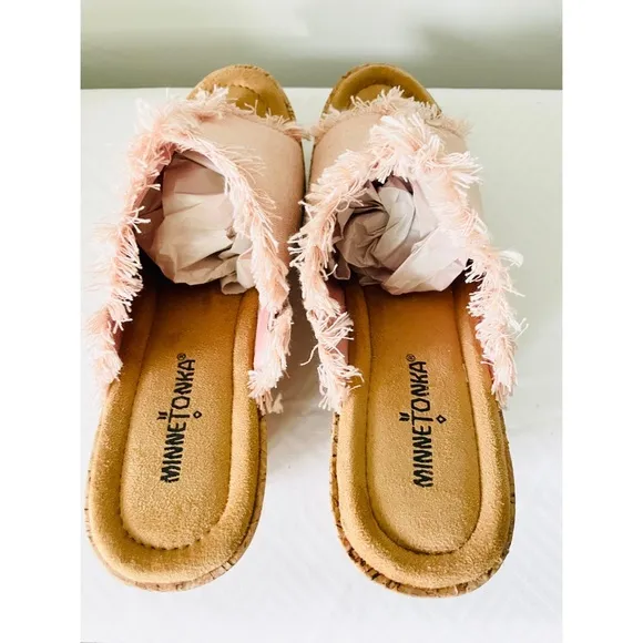 NWOT MINNETONKA Pink York Blush Wedge Sandals Size 9