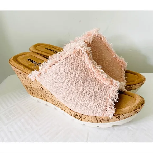 NWOT MINNETONKA Pink York Blush Wedge Sandals Size 9