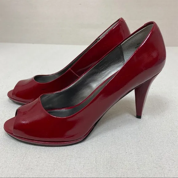 NWOT Moda Spana Red High Heel Shoes