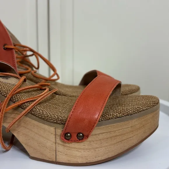 NWOT NEW Free People Aurora Wrap Clogs Size 9.5