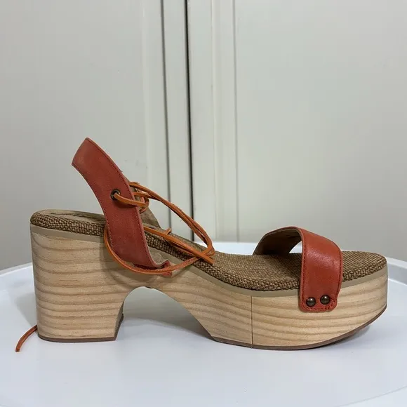 NWOT NEW Free People Aurora Wrap Clogs Size 9.5