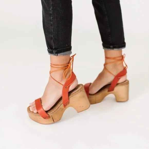 NWOT NEW Free People Aurora Wrap Clogs Size 9.5
