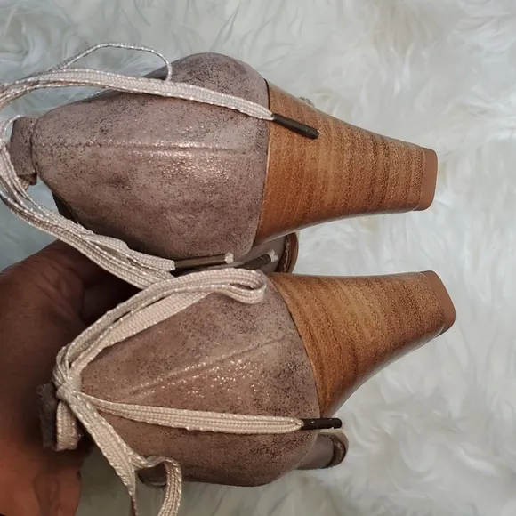 *NWOT* Sundance Odelle lace detail heels