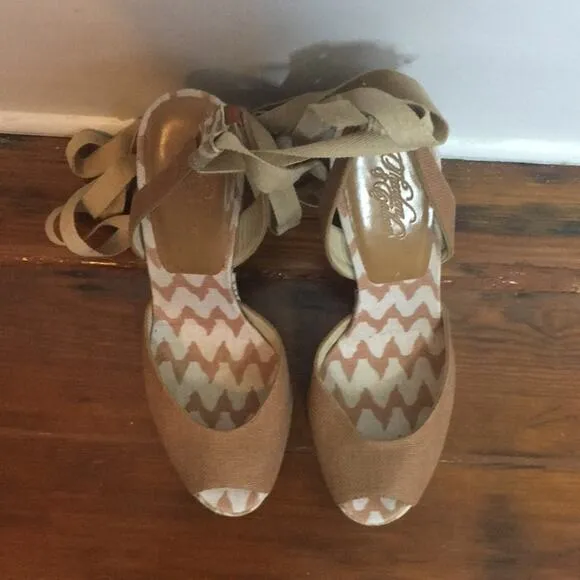 NWOT Theodora &amp; Callum by Stuart Weitzman ankle wrap platform wedge shoes 9