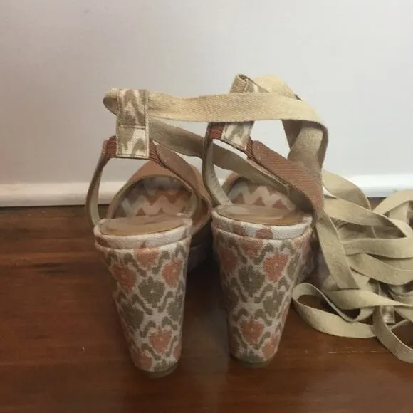 NWOT Theodora &amp; Callum by Stuart Weitzman ankle wrap platform wedge shoes 9