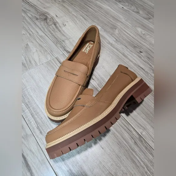 NWOT Toms Leather -Size 7