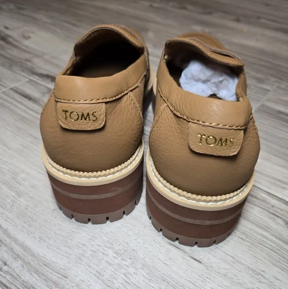 NWOT Toms Leather -Size 7