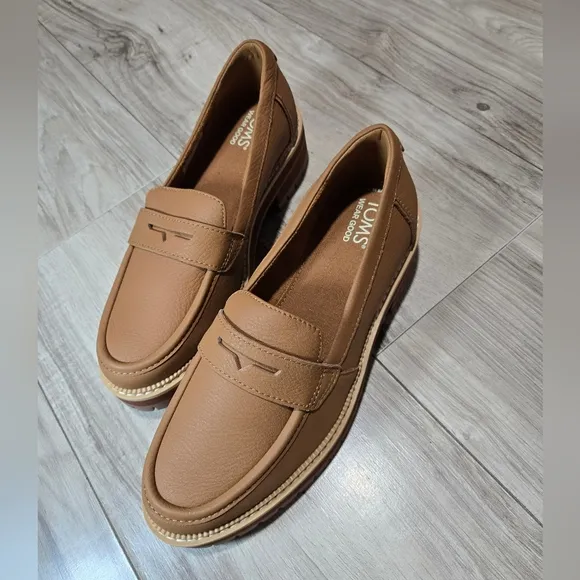 NWOT Toms Leather -Size 7