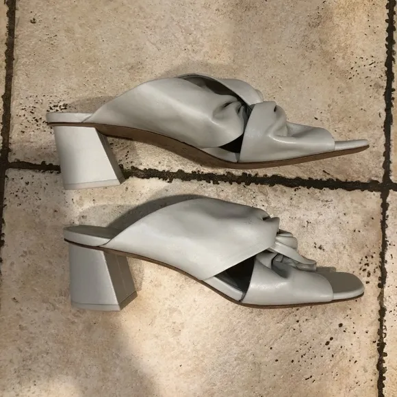 NWOT Vince Denise Knot Slide Sandals