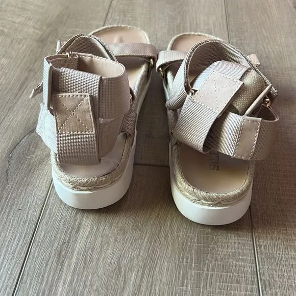 NWOT Silent D Anthropologie Trevor Gladiator Neutral Taupe Hook &amp; Loop Sandals