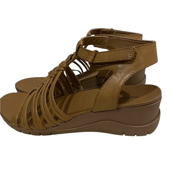 NWT BareTraps Jaime Wedge Sandals Size 8 1/2