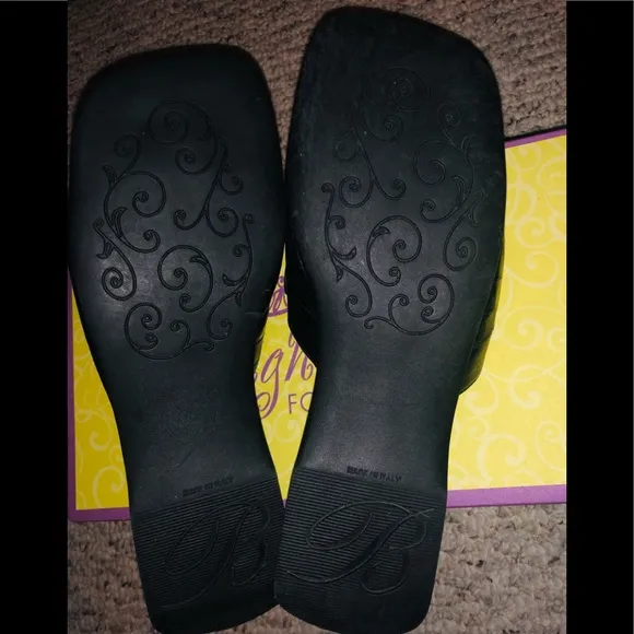 NWT BRIGHTON Black Yoko Crocodile Leather Sandals Slipnons