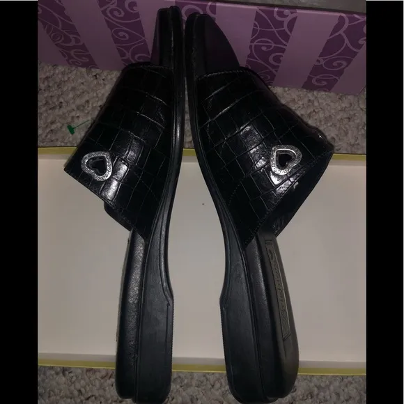 NWT BRIGHTON Black Yoko Crocodile Leather Sandals Slipnons