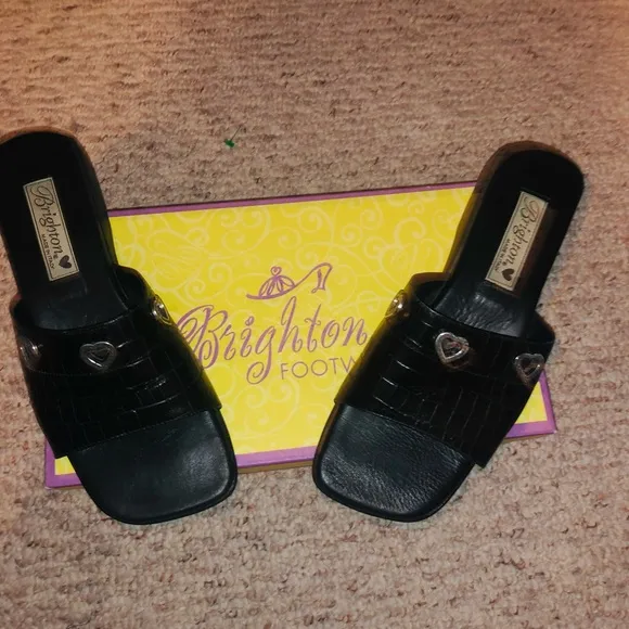 NWT BRIGHTON Black Yoko Crocodile Leather Sandals Slipnons