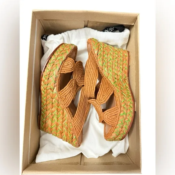 NWT Carrie Forbes Cello Raffia Wedge Sandals In Cognac Brown Size 8