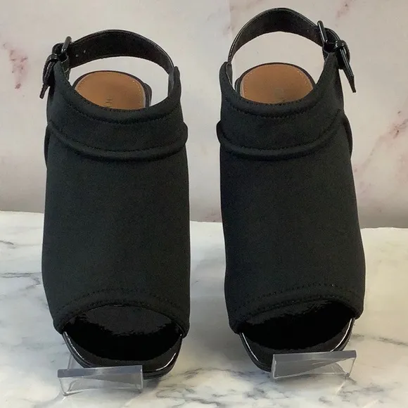 NWT Donald Pliner Penny High Heel Sandals Black Size 5.5