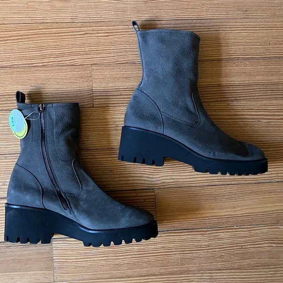NWT Paul Green Newbury Bootie in Iron Grained Sz 9.