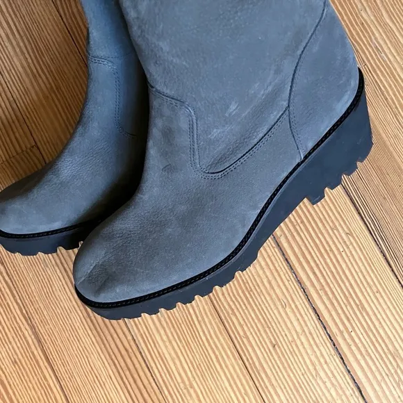 NWT Paul Green Newbury Bootie in Iron Grained Sz 9.
