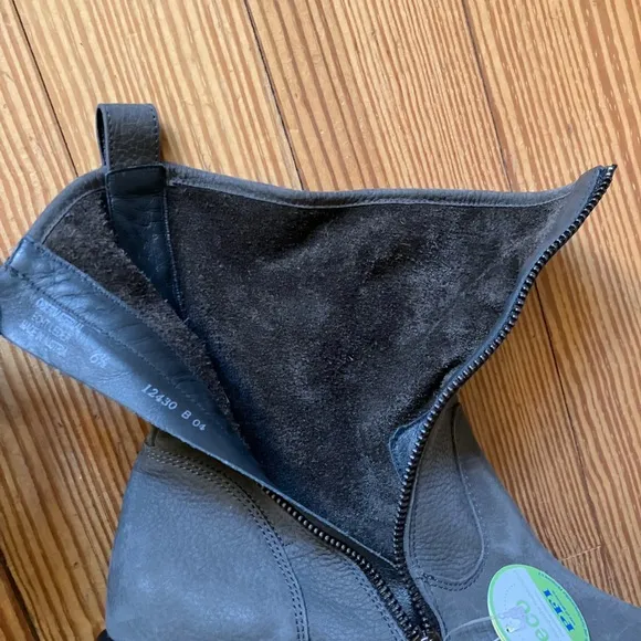 NWT Paul Green Newbury Bootie in Iron Grained Sz 9.