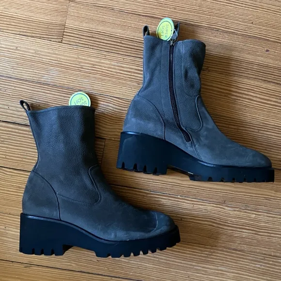 NWT Paul Green Newbury Bootie in Iron Grained Sz 9.