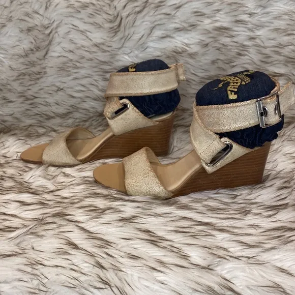 NWT Rag &amp; Bone Damien Wedge Sandals Strappy White Gold Crackle Size 8 (EU 38)